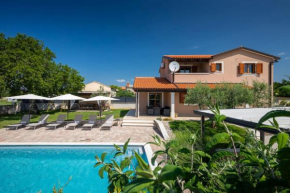 Activity villa Gita with pool and grill in Tinjan